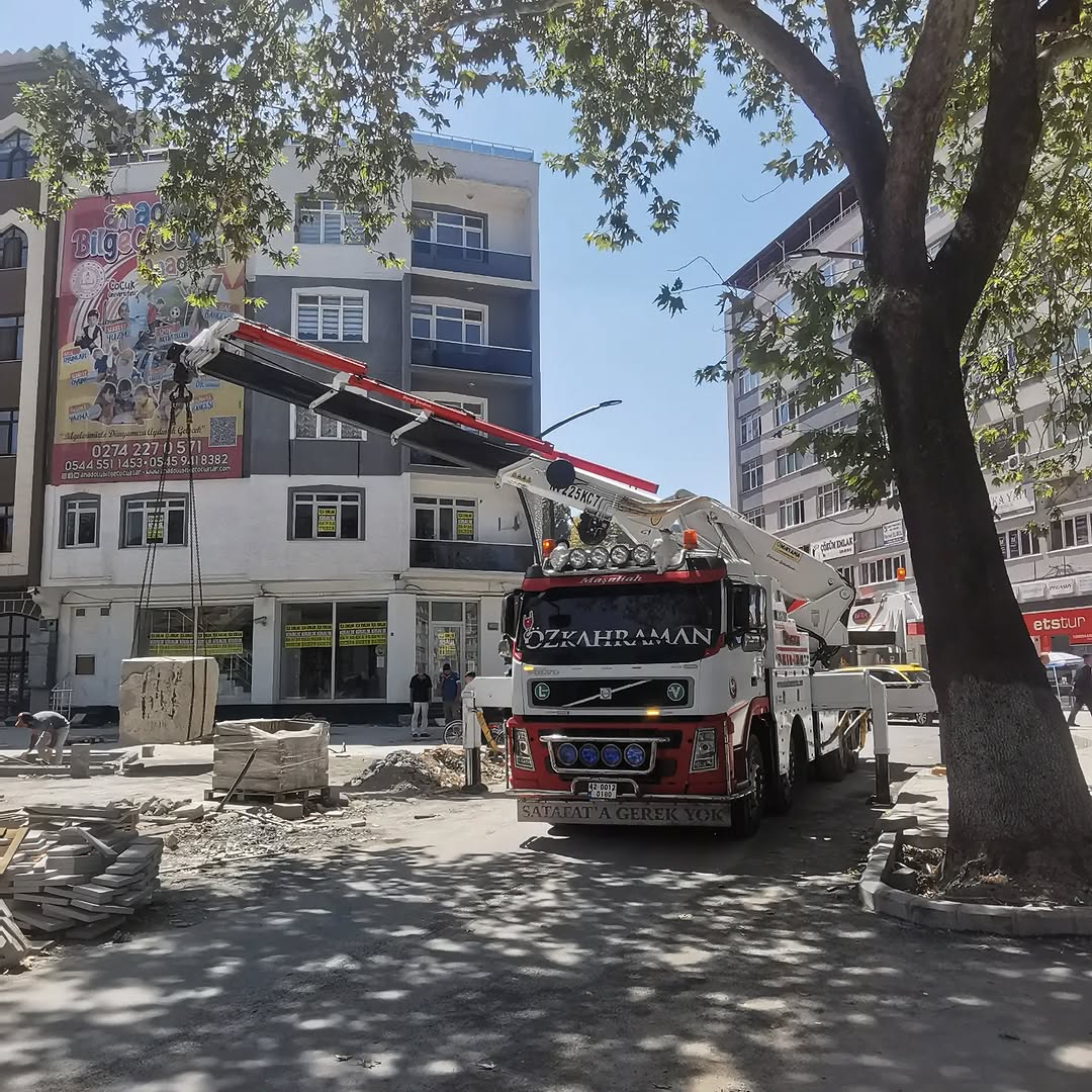 Kütahya vinç kiralama — mobil vinç operasyonu